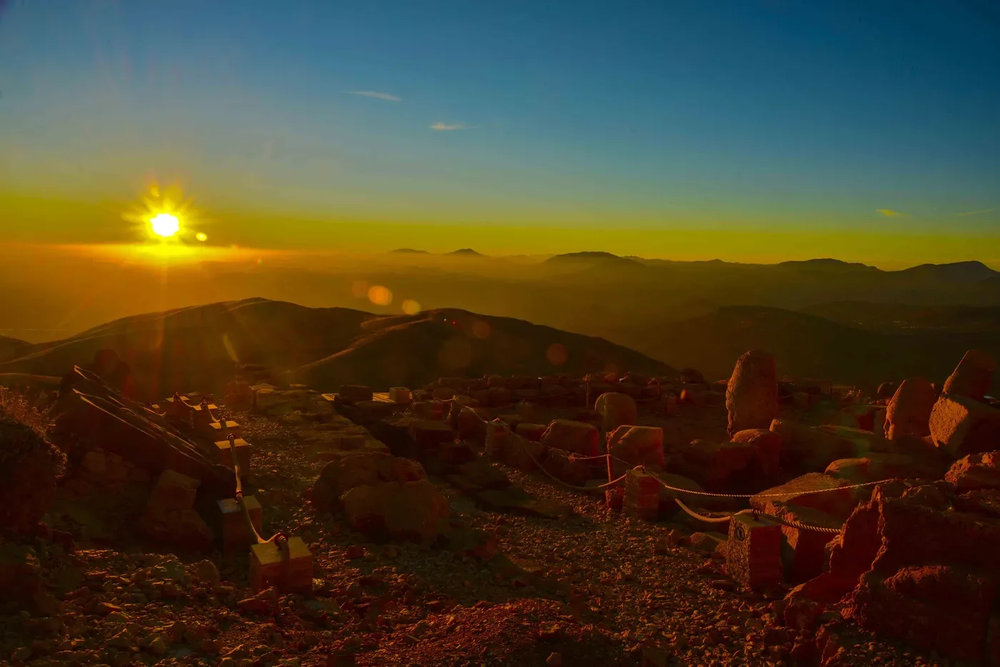 Nemrut Dağı, batı terasında gün batımı